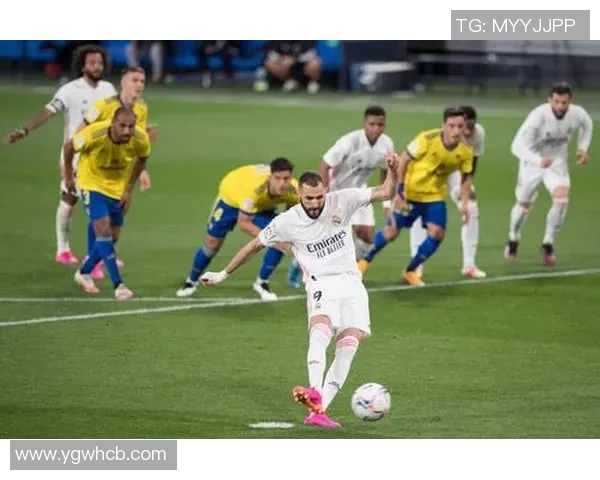 皇马2-0击败皇家社会,本泽马双响,继续领跑西甲榜